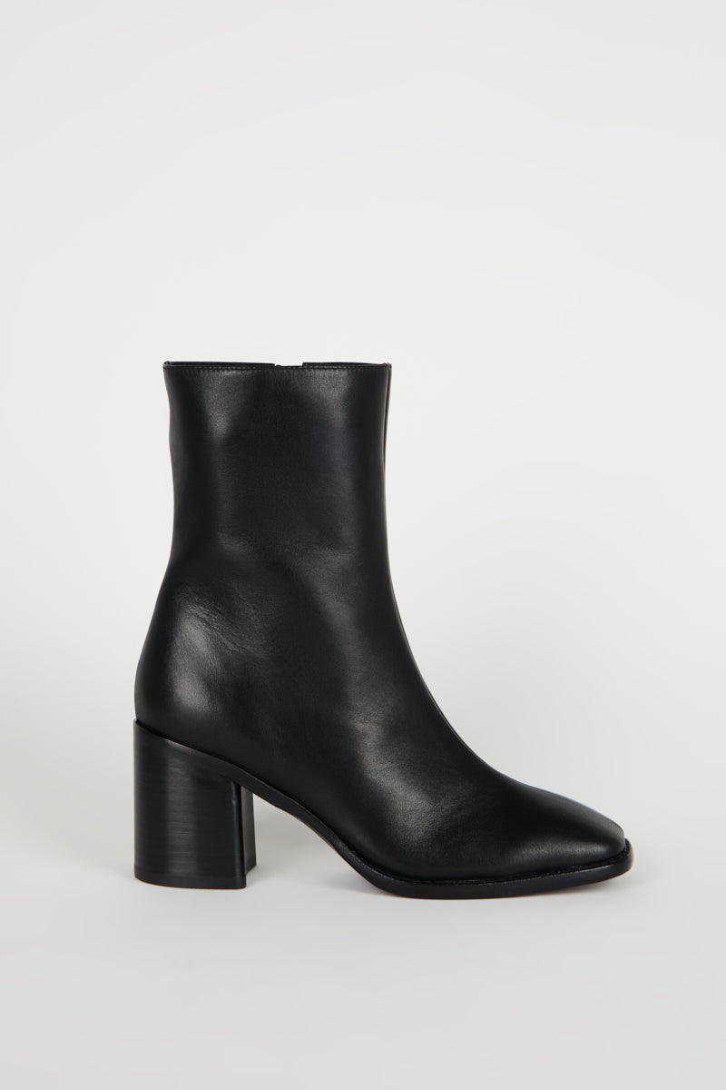 CONTOUR HEELED BOOT Black Leather - Intentionally Blank,BLACK