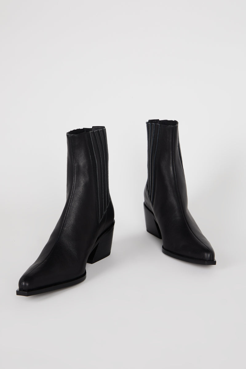 HILLARY LEATHER HEELED BOOT