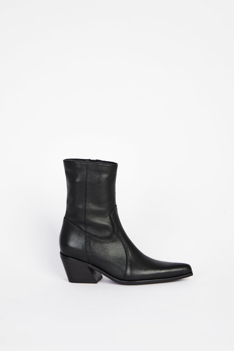 MATTIE HEELED BOOT Black - Intentionally Blank,BLACK