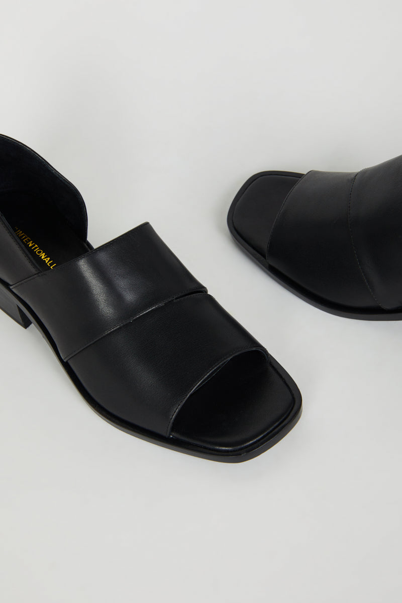 GIRAFFE SANDAL Black - Intentionally Blank